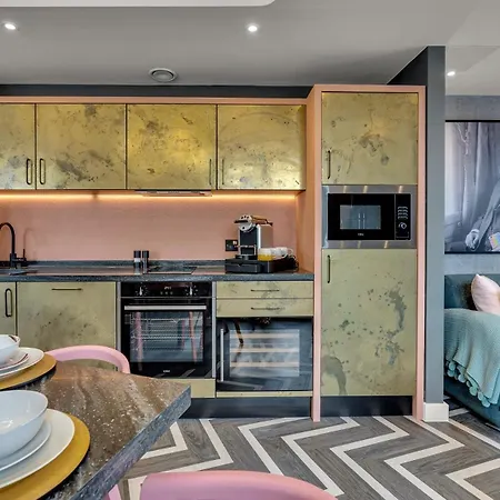 Apart-hotel Roomzzz 4*