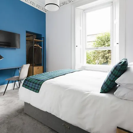 Castle Park 4* Edinburgh