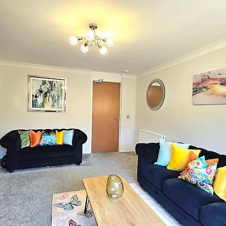 Lovely 3 Bedroom By Sensational Short Lets & Service With 6 Beds Appartement