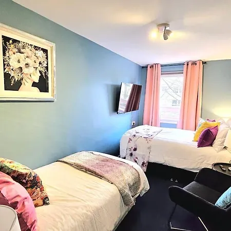 Lovely 3 Bedroom By Sensational Short Lets & Service With 6 Beds Appartement *