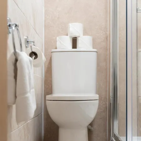 Brilliantly Located 2bd Flat Heart Of Edinburgh! * Эдинбург