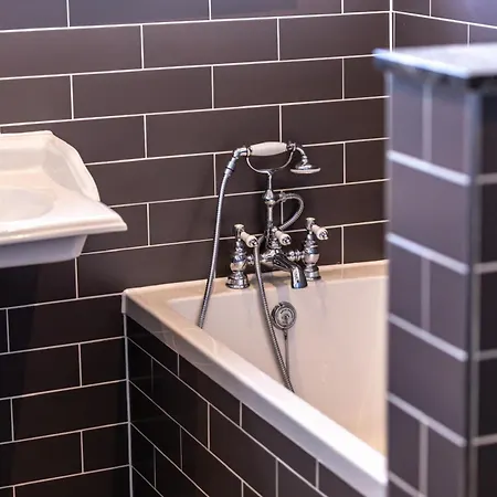 Montgomery Large 2 Bedroom Flat - 5 Mins Walk To Centre