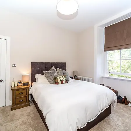 Montgomery Large 2 Bedroom Flat - 5 Mins Walk To Centre * 爱丁堡
