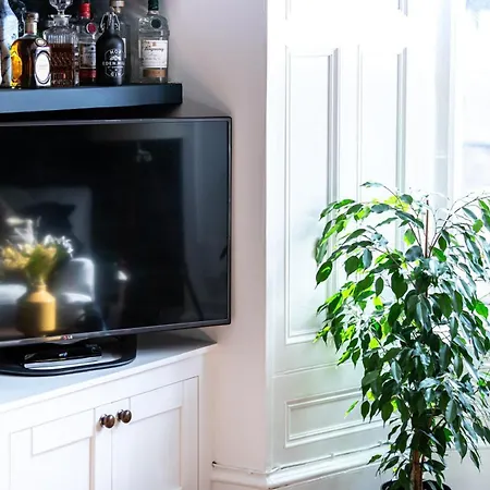 Montgomery Large 2 Bedroom Flat - 5 Mins Walk To Centre Эдинбург