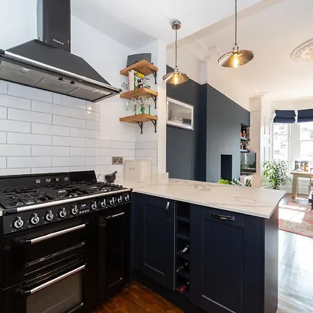 Montgomery Large 2 Bedroom Flat - 5 Mins Walk To Centre 公寓 *