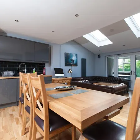 Luxe Arthurs Seat View Townhouse With Hot Tub *