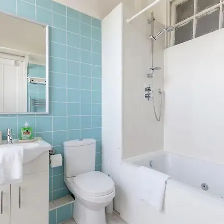 Lauriston Park Apartment *