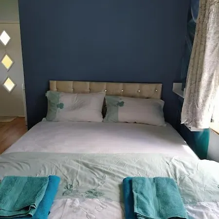 Double Ensuite Room, 1-minute Walk To Bus Stop Homestay szállás Edinburgh