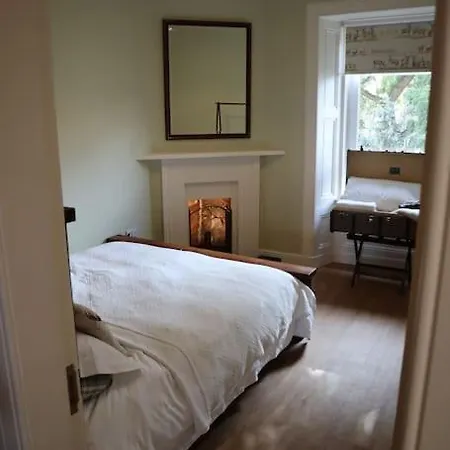 Stylish Victorian For Two In Lägenhet