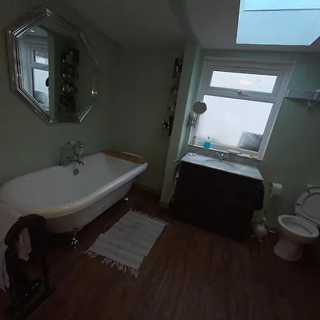 Lovely Double In Very Good Area Эдинбург