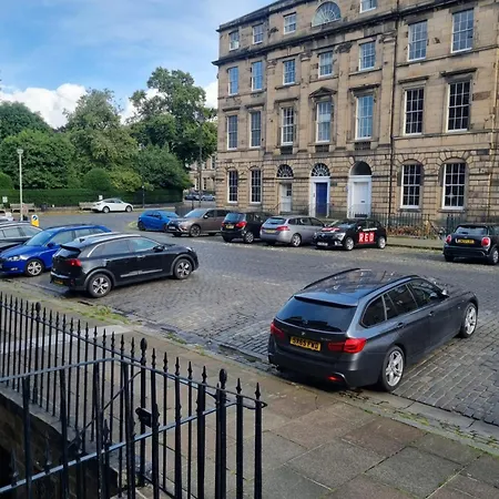 3 Double-bed Georgian In Prime Location Apartment