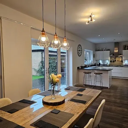 Our House @ Little France Vakantiehuis