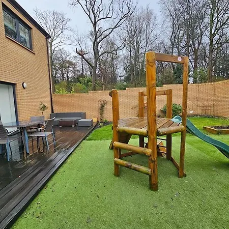 Our House @ Little France Vakantiehuis *