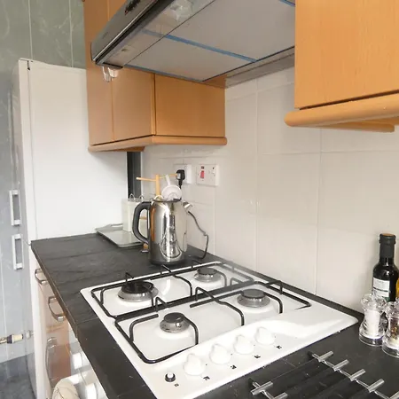 2-bed Flat In * إدنبرة