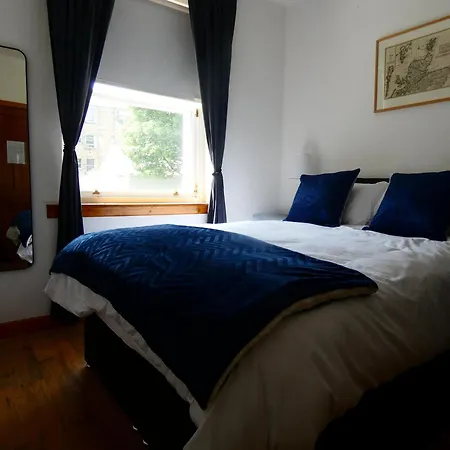 2-bed Flat In * 爱丁堡