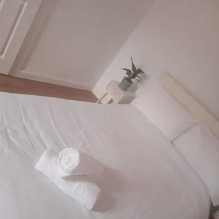 Apartment Thorntree Street *