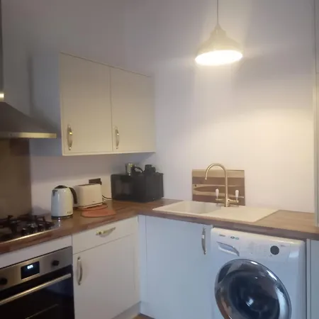 Thorntree Street Apartment