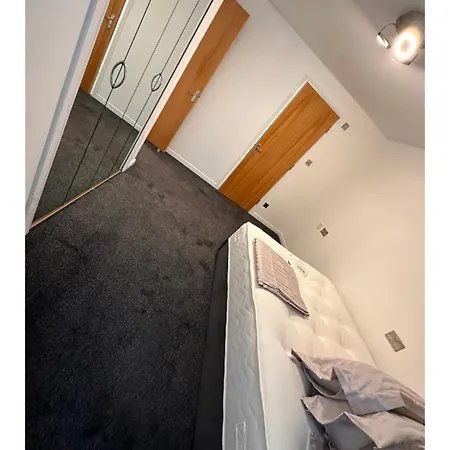 Giles Apartment *