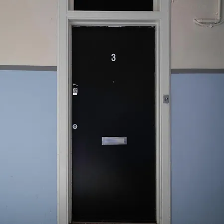 The Eden Apartment, Center