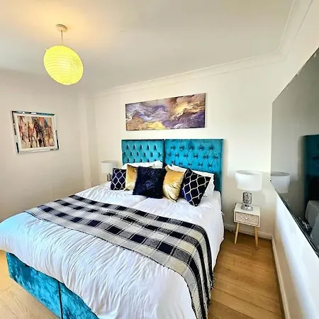 3 Bed House With 6 Beds By Sensational