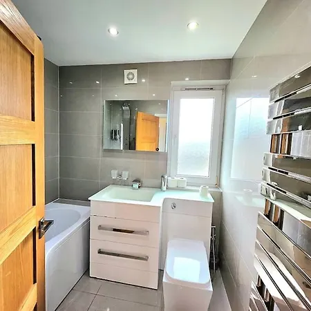 3 Bed House With 6 Beds By Sensational