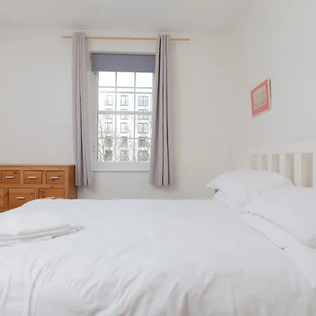 Attractive Leith إدنبرة