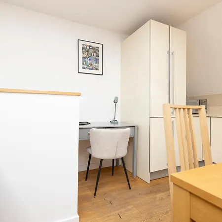 Joivy Chic 2-br Flats Near Castle