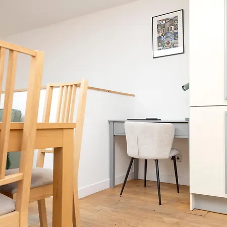 Joivy Chic 2-br Flats Near Castle Appartement Edinburgh