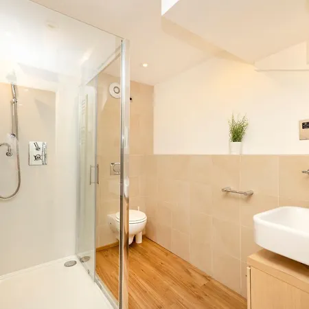Joivy Chic 2-br Flats Near Castle Appartement Edinburgh