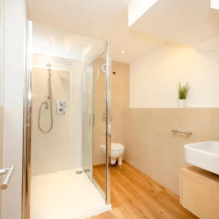 Joivy Chic 2-br Flats Near Castle Edinburgh