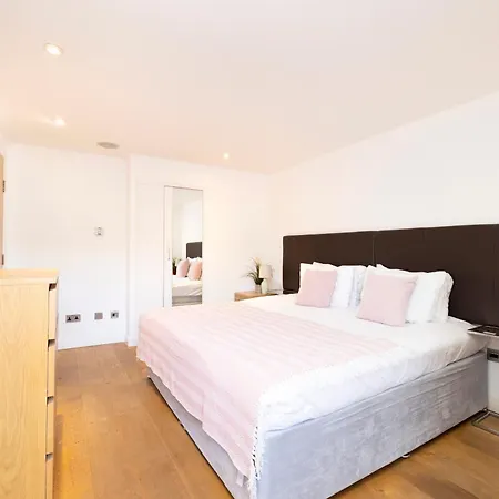 Joivy Chic 2-br Flats Near Castle Appartement