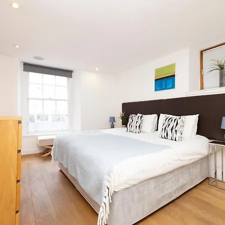 Joivy Chic 2-br Flats Near Castle Appartement Edinburgh
