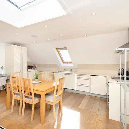 Joivy Chic 2-br Flats Near Castle Appartement *