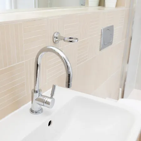 Joivy Chic 2-br Flats Near Castle Edinburgh