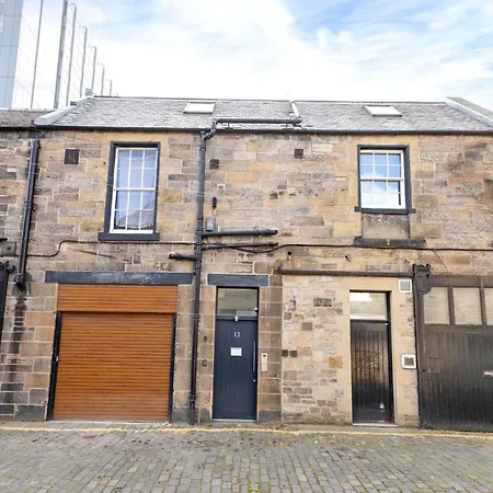 Joivy Chic 2-br Flats Near Castle * Edinburgh
