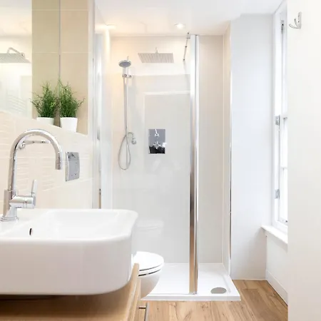 Joivy Chic 2-br Flats Near Castle *