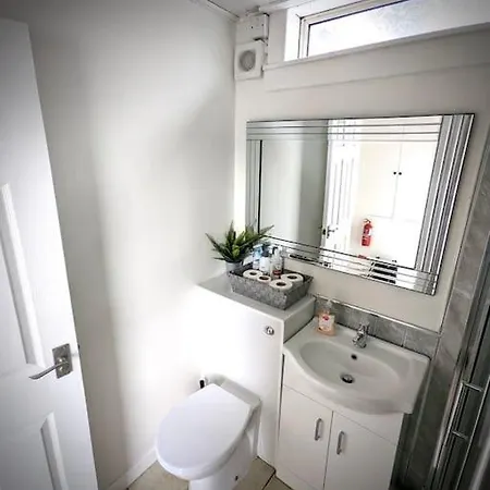 Apartment Cosy 2-bedroom House In Leith Edinburgh