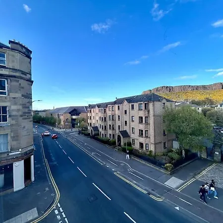 Edinburghs Arthurs Seat View エディンバラ