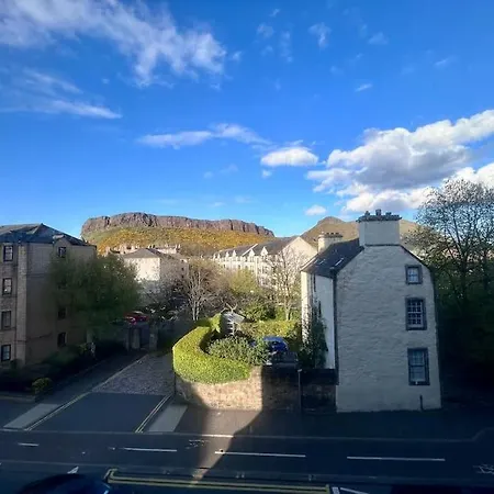 Edinburghs Arthurs Seat View エディンバラ