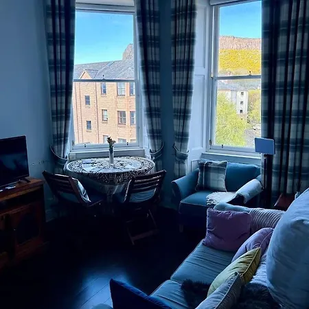 Edinburghs Arthurs Seat View * エディンバラ