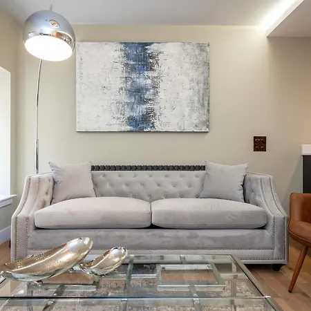 Dragon - Centre 2 Bed Luxury Mews House Holiday home Edinburgh