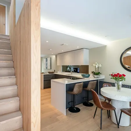 Dragon - Centre 2 Bed Luxury Mews House * Edinburgh