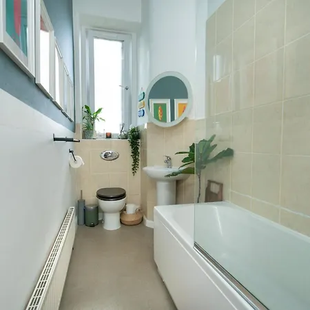 Joivy Superb 2-bed Flat Near The Royal Botanic Garden Edimburgo