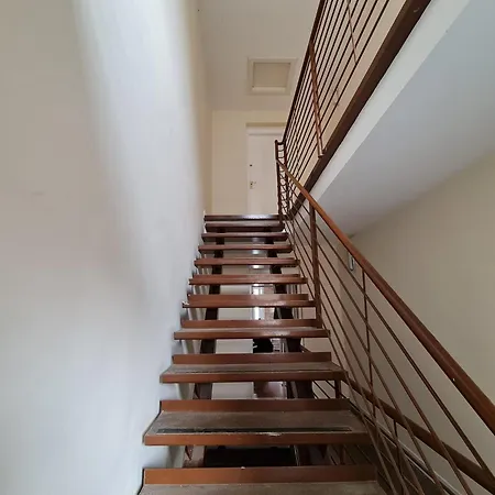 Arthur St Apartment