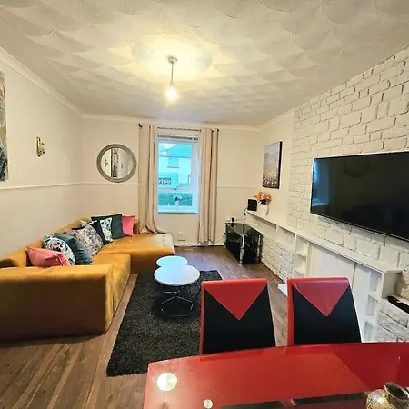 Apartment Craigietinny Road Apartment- 3 Beds