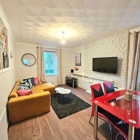 Craigietinny Road Apartment- 3 Beds * Edinburgh