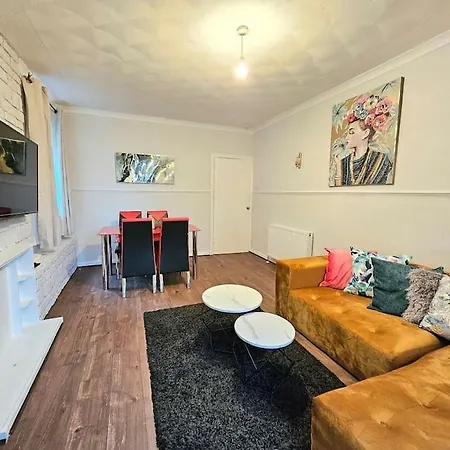 Craigietinny Road Apartment- 3 Beds * Edinburgh