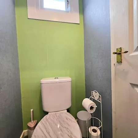 4 Bed House With 6 Beds Apartment