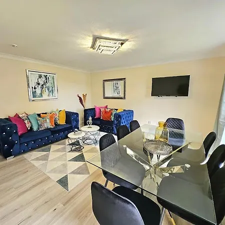 4 Bed House With 6 Beds