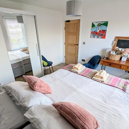Privatunterkunft Cosy Guest In A Family With Free Parking